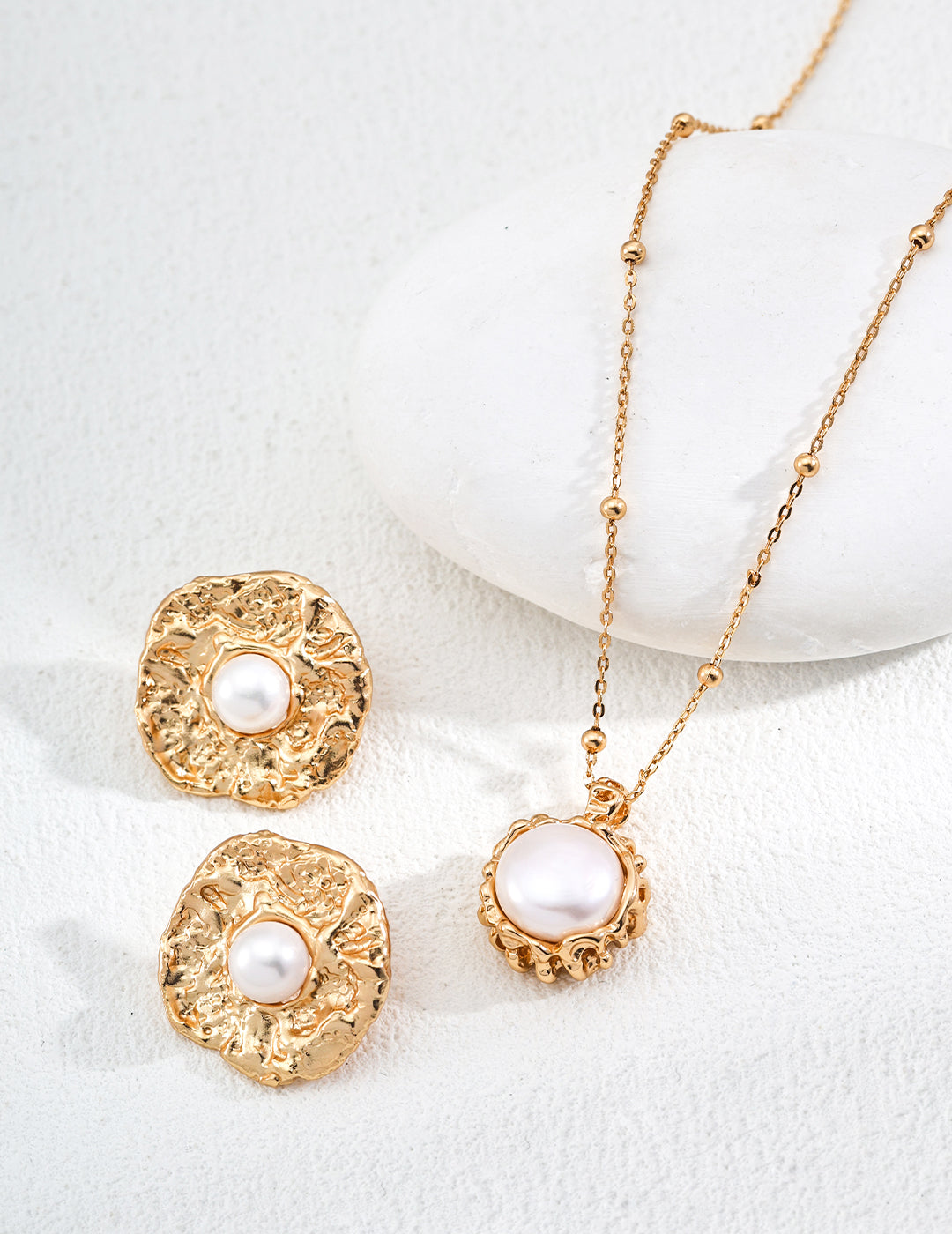 Elegant 925 Sterling Silver Natural Pearl Pendant Necklace with Gold-Toned Chain