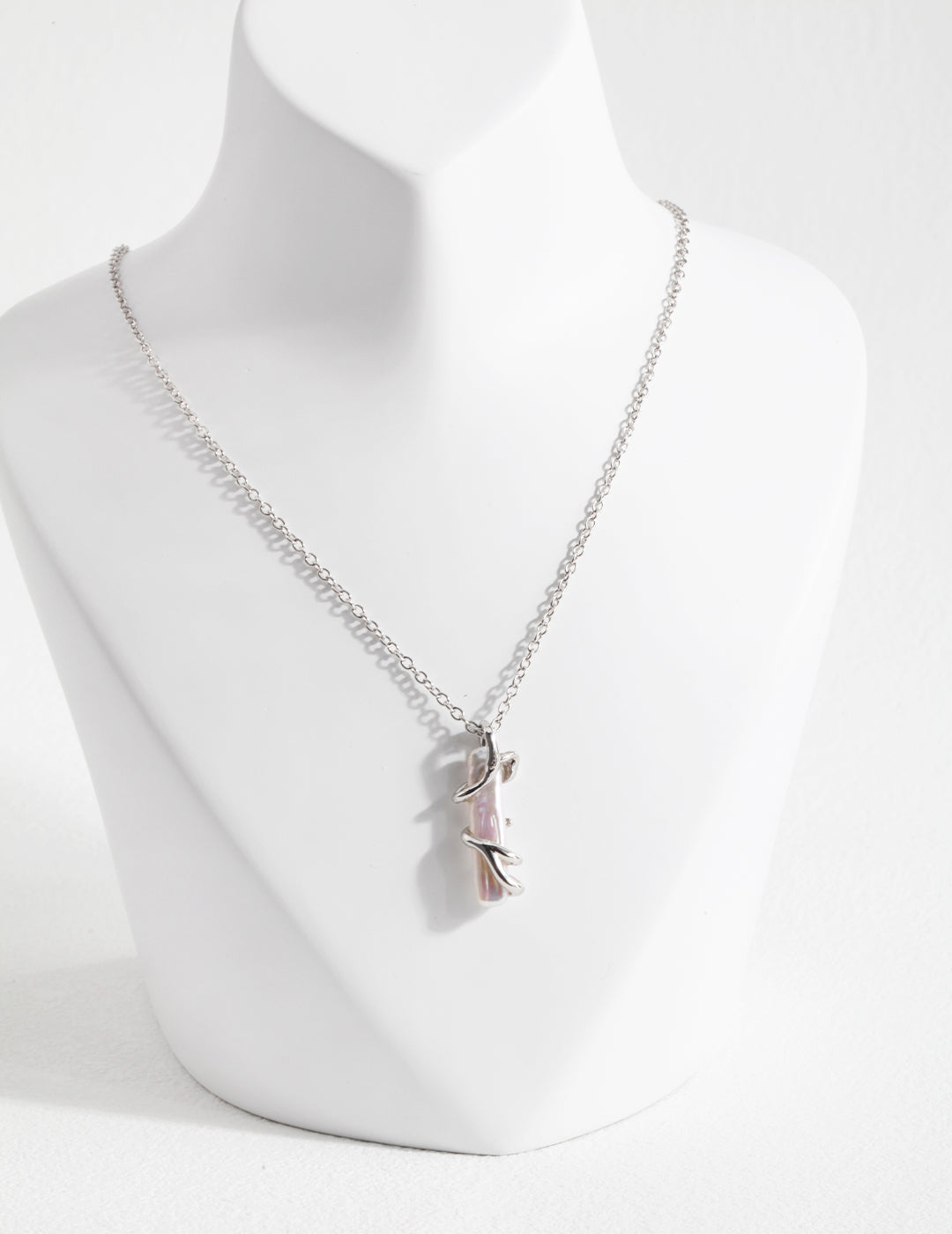 Vintage Gold Pearl Pendant Necklace