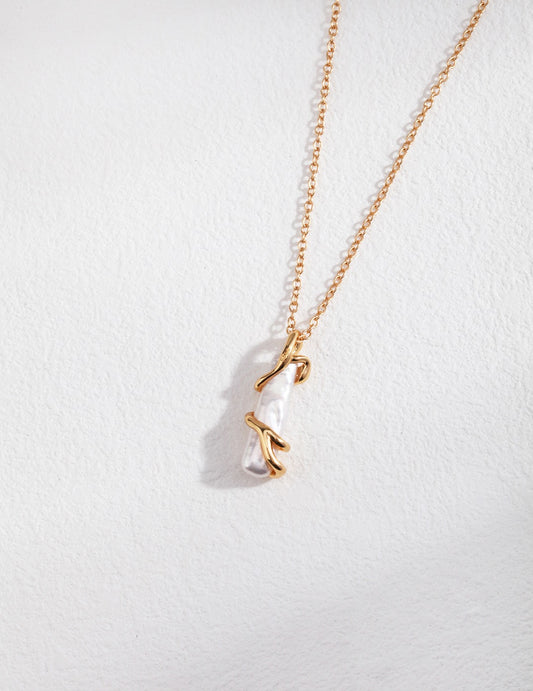 Vintage Gold Pearl Pendant Necklace