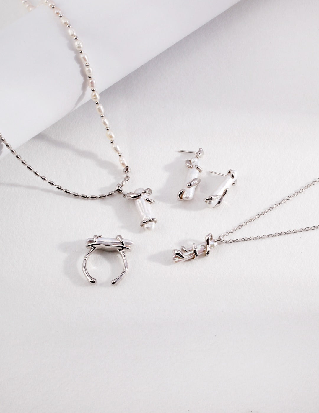 Vintage Gold Pearl Pendant Necklace